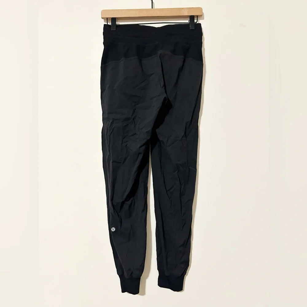 Lululemon Dance Studio Mid-Rise Pull On Jogger in Black size 4